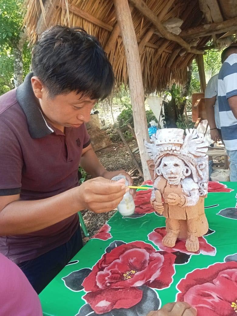 Imparten taller de alfarería